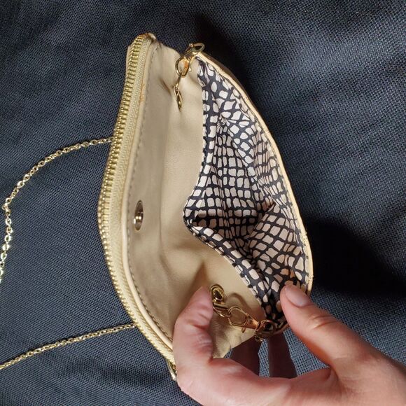 Vegan Quilted Beige Leather Crossbody Purse Clutch Gold Chain Urban Expressions - Picture 9 of 14